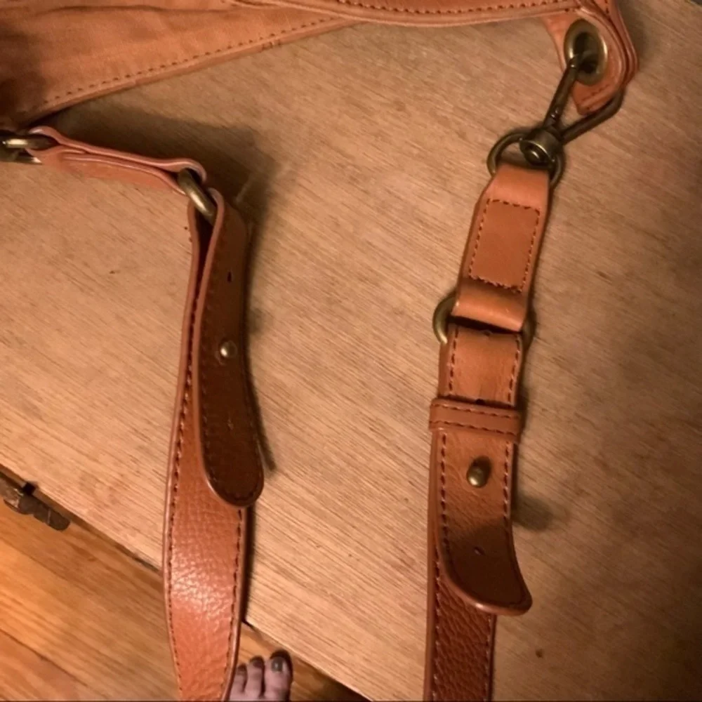 Happy and free leather shoulder purse